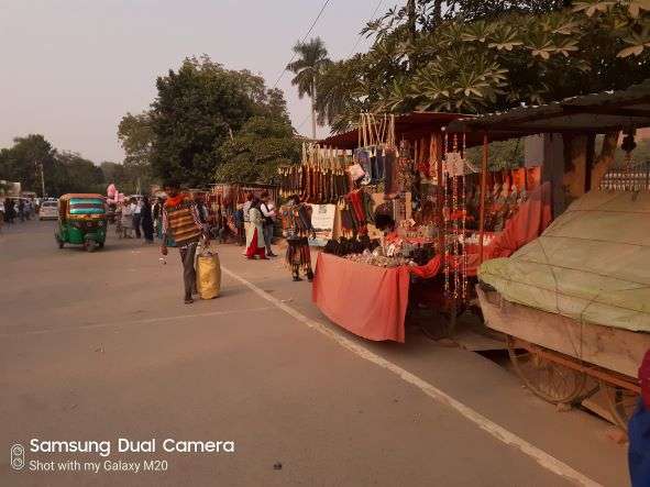 Market outside Sarnath Museum