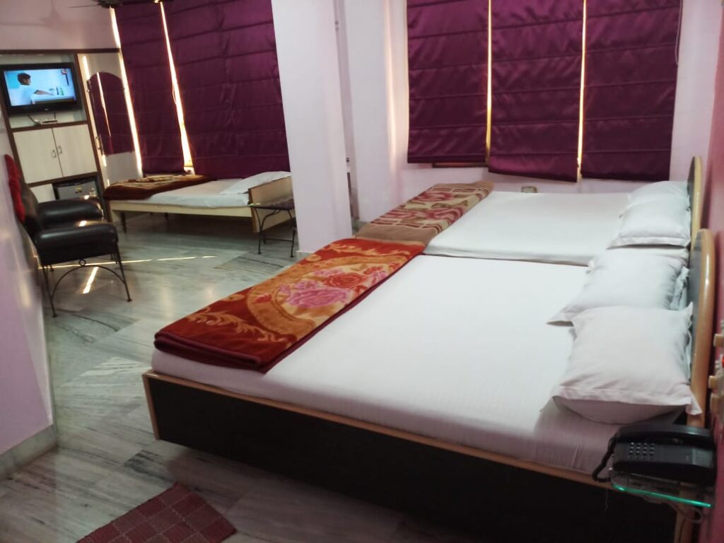 6 Bed Room in Varanasi